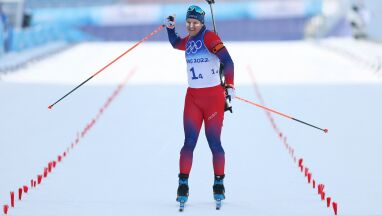 Pekin 2022. Norwegowie wygrali biathlonową sztafetę. Dramat Rosjan