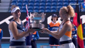 Krejcikova i Siniakova po wygraniu turnieju gry podwójnej w Australian Open 2022