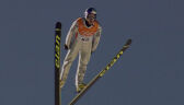Skok Małysza z 2. serii konkursu na skoczni normalnej w igrzyskach w Salt Lake City