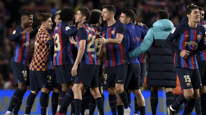 "Ekstaza na Camp Nou!", "Barcelona ma tytuł niemal w kieszeni"