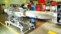 Rakieta SM-2 w fabryce. To obecnie podstawowe uzbrojenie przeciwlotnicze średniego i dalekiego zasięgu floty USA