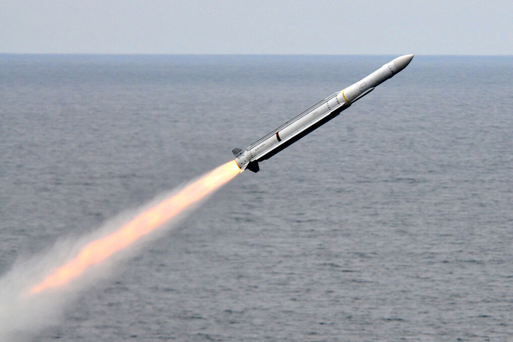 Start rakiety ESSM. To stosunkowo nowy pocisk, przeznaczony głównie do obrony na średnim i krótkim dystansie przed rakietami oraz samolotami