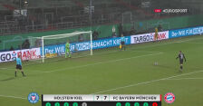 Cała seria rzutów karnych w meczu Holstein Kiel - Bayern Monachium