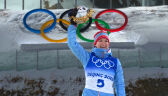 Pekin. Ceremonia kwiatowa najlepszych biathlonistek w biegu na 7.5 km