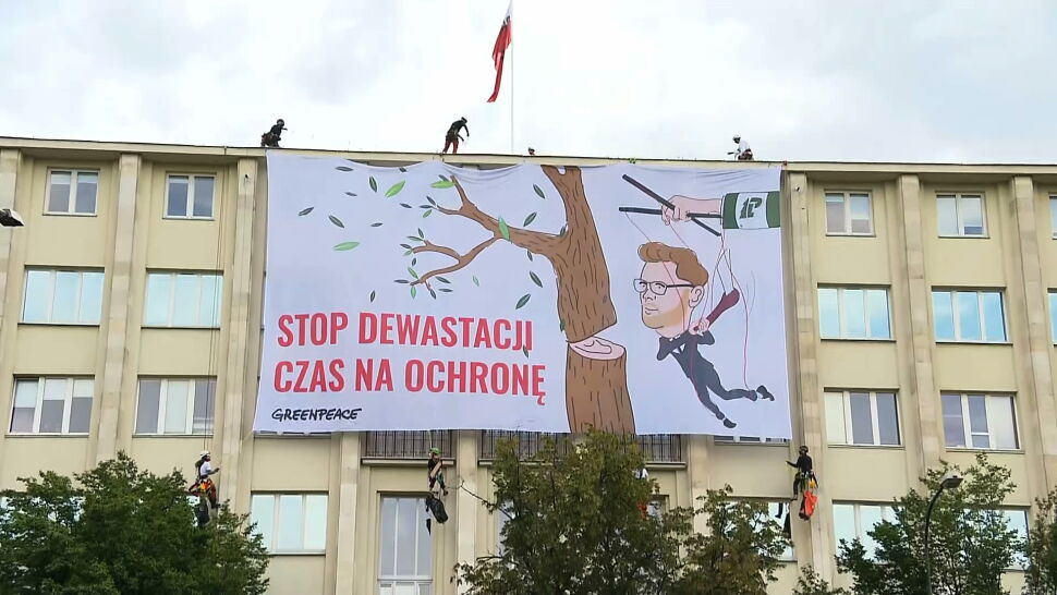 Protest działaczy Greenpeace. Powiesili baner na budynku ministerstwa