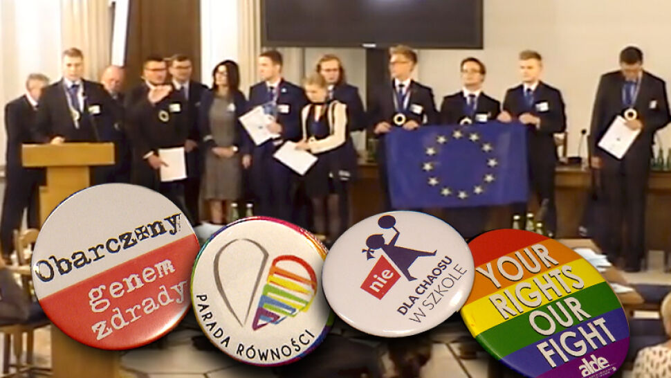 Licealiści niewpuszczeni do Sejmu przez przypinki. "Dla nas to jest absurd"