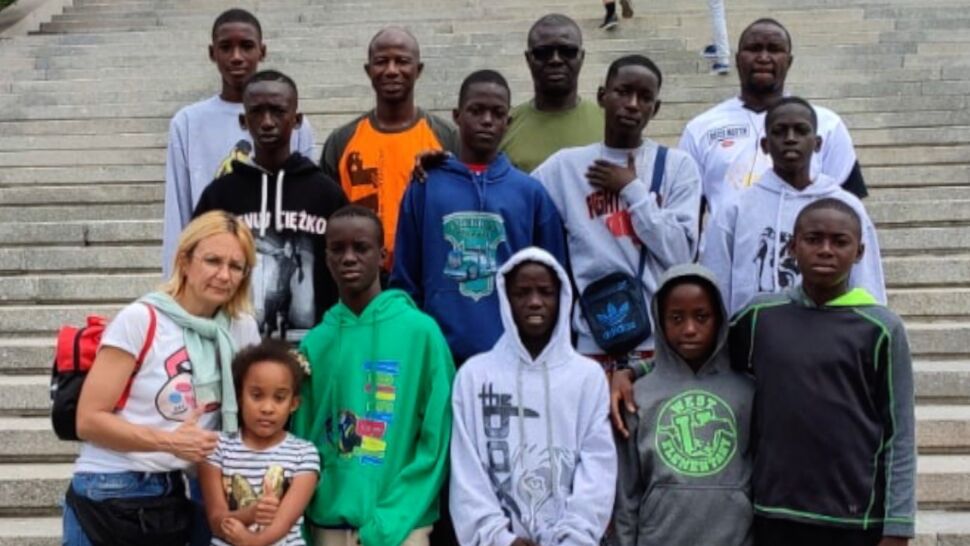 Piekary Śląskie: policjantka bezinteresownie pomogła młodym Senegalczykom